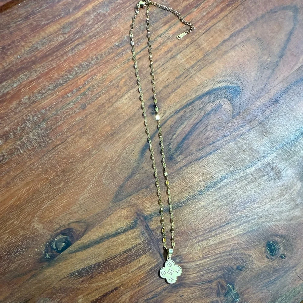 Women’s Gold Clover Stainless Steel Necklace Printed Clover Flower W Lip Chain